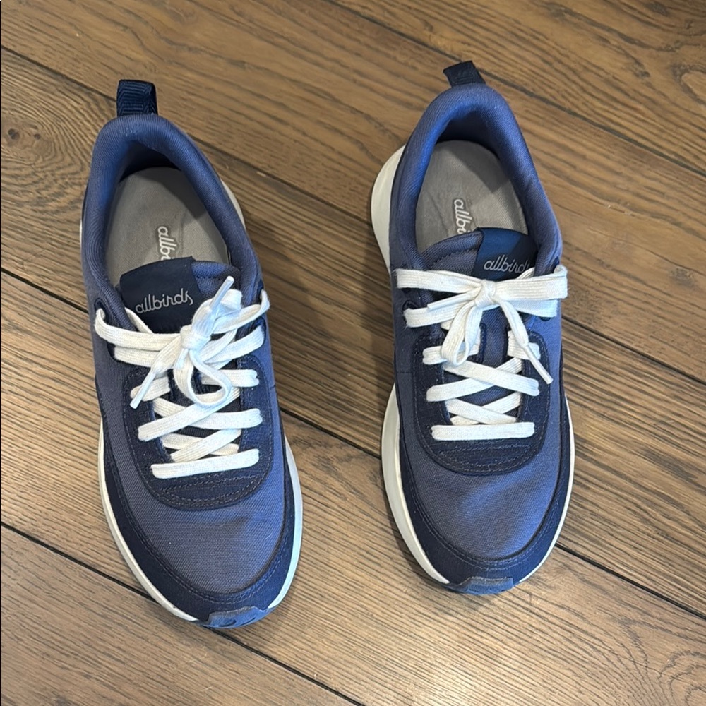 Women's Couriers allbirds sneakers indigo/navy size 8